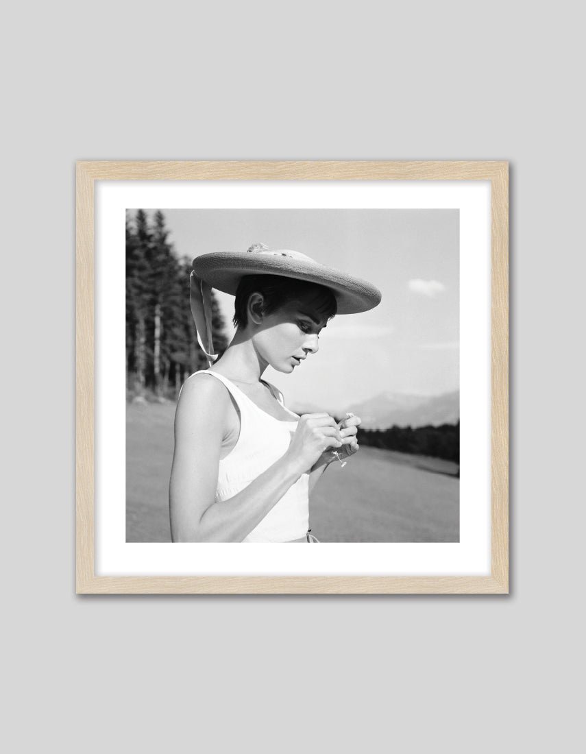Audrey Hepburn - The Good Poster Co. - Paper Size : 40.6 x 40.6 cm