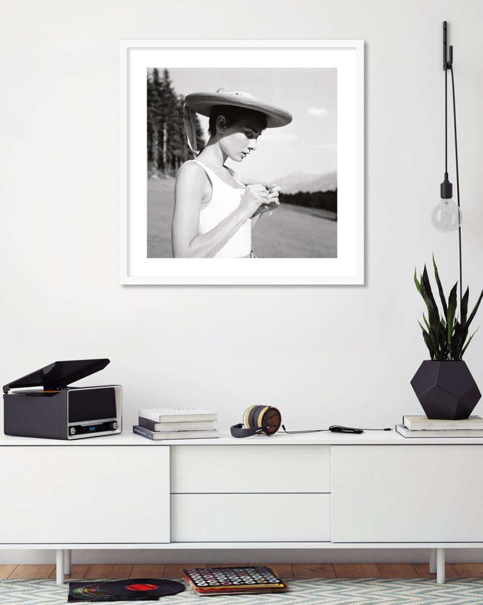 Audrey Hepburn - The Good Poster Co. - Paper Size : 40.6 x 40.6 cm