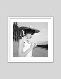 Audrey Hepburn - The Good Poster Co. - Paper Size : 40.6 x 40.6 cm